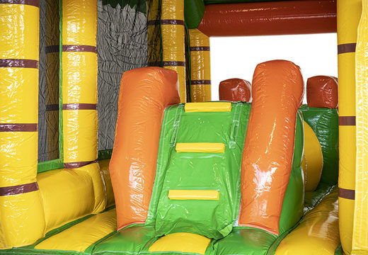 Ordene uma pista modular de obstáculo na selva, de 19 metros de comprimento, com objetos 3D apropriados para crianças. Compre pistas de obstáculos infláveis ​​online agora na JB Insuflaveis Portugal