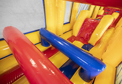 Pista de obstáculo modular inflável de 19 metros no tema padrão com objetos 3D correspondentes para crianças. Compre pistas de obstáculos infláveis ​​online agora na JB Insuflaveis Portugal