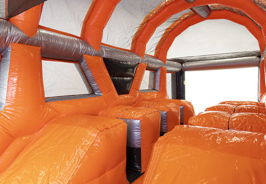 Compre uma pista de obstáculos modular gigante inflável de 40 peças Canyon Jump para crianças. Encomende cursos de obstáculos infláveis ​​online agora na JB Insuflaveis Portugal
