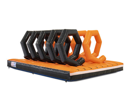 Encomende o curso de assalto de plataforma espiral gigante inflável modular para crianças. Compre cursos de obstáculos infláveis ​​online agora na JB Insuflaveis Portugal