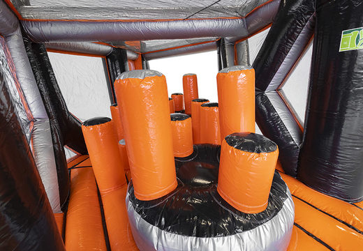 Compre uma pista de obstáculos inflável de 40 peças mega modular Pillar Dodge Corner para crianças. Encomende cursos de obstáculos infláveis ​​online agora na JB Insuflaveis Portugal