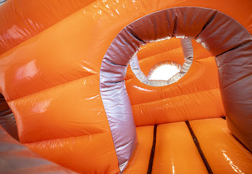 Encomende o curso de assalto inflável gigante modular Worm Platform para crianças. Compre cursos de obstáculos infláveis ​​online agora na JB Insuflaveis Portugal