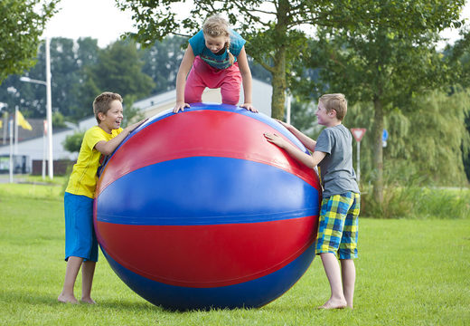 Compre super bolas infláveis ​​​​multiuso azul vermelho de 1,5 e 2 metros para idosos e jovens. Encomende itens infláveis ​​online na JB Insuflaveis Portugal