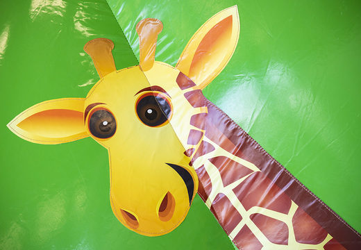 Compra un espectacular tobogán inflable con temática de jirafa con divertidos estampados y objetos en 3D para niños. Ordene toboganes inflables ahora en línea en JB Insuflaveis Portugal