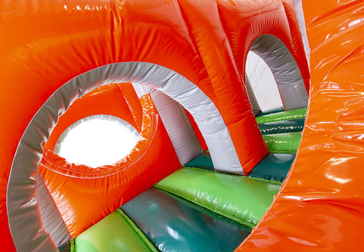 Encomende uma pista de obstáculos multicolorida inflável personalizada para jovens e idosos. Compre cursos de obstáculos infláveis ​​online agora na JB Insuflaveis Portugal