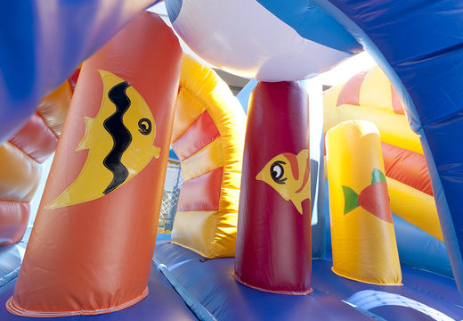 Castelo insuflável multijogador de baleias com um slide, objetos divertidos na superfície de salto e objetos 3D atraentes para crianças. Encomende castelos insufláveis ​​online na JB Insufláveis ​​Portugal