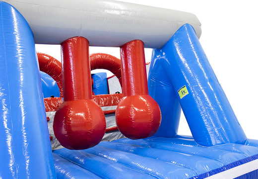 Compre um curso de assalto modular inflável de 40 peças giga way out para crianças. Encomende cursos de obstáculos infláveis ​​online agora na JB Insuflaveis Portugal