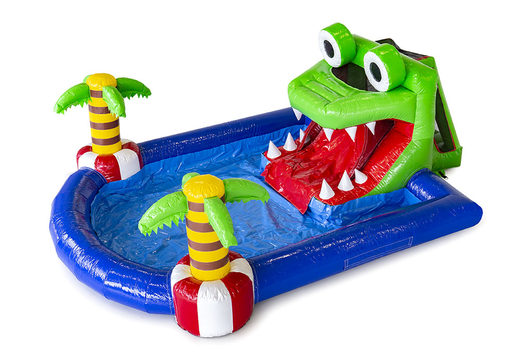 Compre um grande castelo insuflável com tema de crocodilo com toboágua e piscina para as crianças. Encomende castelos insufláveis online na JB Insufláveis ​​Portugal