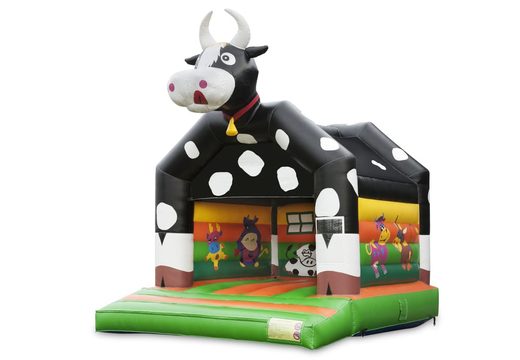 Compre um castelo insuflável padrão para crianças em cores marcantes com um grande objeto 3D de uma vaca no topo. Compre castelos insufláveis ​​online na JB Insufláveis ​​Portugal