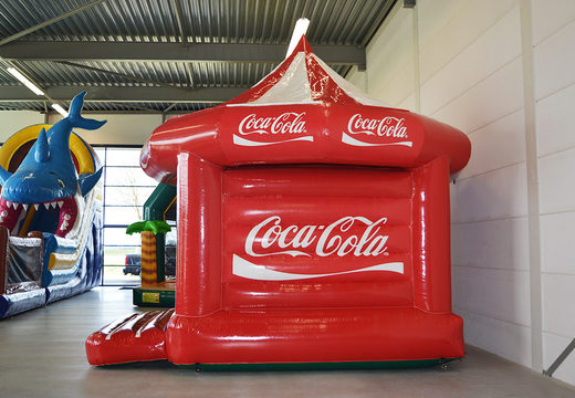 Castelo insuflável personalizado Coca-Cola Carousel para vários eventos à venda. Compre castelos insufláveis ​​personalizados on-line da JB Insuflaveis Portugal agora