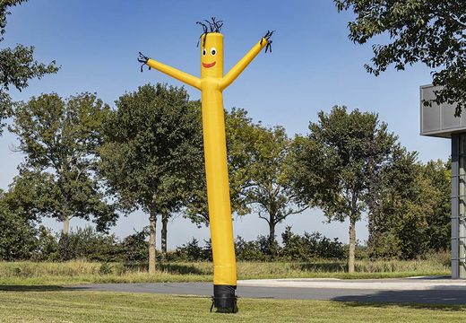 Skytube insuflável de 6 ou 8 metros em amarelo para venda na JB Insuflaveis Portugal. Skydancers e skytubes padrão para qualquer evento estão disponíveis online
