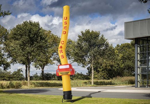 Compre um carro 3D skydancer insuflável de 6m na cor amarela online na JB Insuflaveis Portugal; especialista em itens infláveis, como skydancers e skytubes