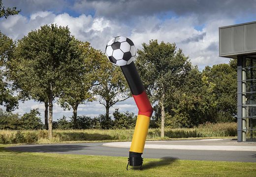 Encomende online o skytube de 6m com bola 3D em preto vermelho amarelo na JB Insuflaveis Portugal. Todos os skytubes insufláveis ​​padrão são entregues rapidamente