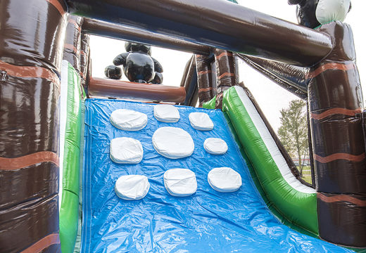 Compre uma pista de obstáculo inflável exclusiva com 17 metros de largura no tema de inverno para crianças. Ordene pistas de obstáculos infláveis ​​agora online em JB Insuflaveis Portugal