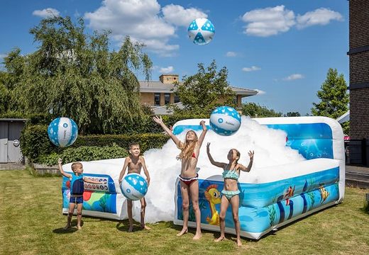 Bubble Park com um tema do mundo marinho para crianças. Compre castelos insufláveis ​​​​online na JB Insufláveis Portugal