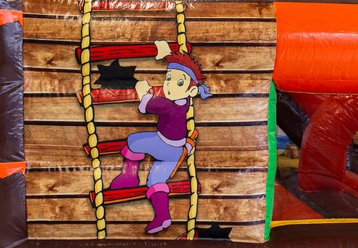 Funcionalidade pirata castelo insuflável com um slide no interior, o objeto 3D na superfície de salto e um design divertido da selva para as crianças. Encomende castelos insufláveis ​​online na JB Insufláveis ​​Portugal