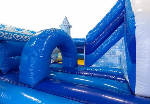 Castelo insuflável da princesa azul funcional com um slide no interior, o objeto 3D na superfície de salto e um design divertido de princesa para crianças. Encomende castelos insufláveis ​​online na JB Insufláveis ​​Portugal