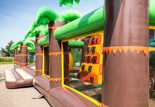 Bounce World selva castelo insuflável com vários slides e todos os tipos de obstáculos divertidos com estampas de selva para crianças. Compre castelos insufláveis ​​online na JB Insufláveis Portugal