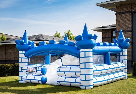 Opblaasbaar open bubble boarding park springkussen met schuim te koop in thema ridder kasteel knight castle voor kinderen