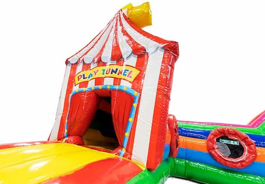 Encomende um castelo insuflável com túnel de rastreamento com o tema circo para crianças. Compre castelos insufláveis ​​online na JB Insufláveis Portugal
