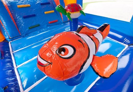 Castelo insuflável com tema Nemo, escorregador duplo e piscina infantil para adultos e crianças. Encomende castelos insufláveis ​​online na JB Insufláveis ​​Portugal