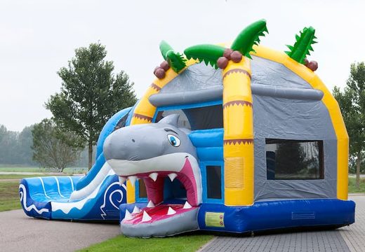 Castelo insuflável multijogador interno super inflável com slide em tema de tubarão para crianças. Encomende castelos insufláveis ​​online na JB Insufláveis ​​Portugal