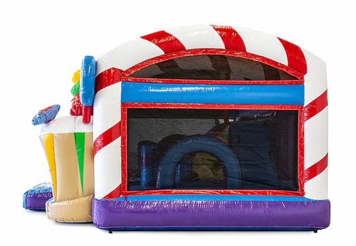 Castelo insuflável multijogador de doces inflável com um slide no meio e objetos 3D para crianças. Encomende castelos insufláveis ​​online na JB Insufláveis ​​Portugal