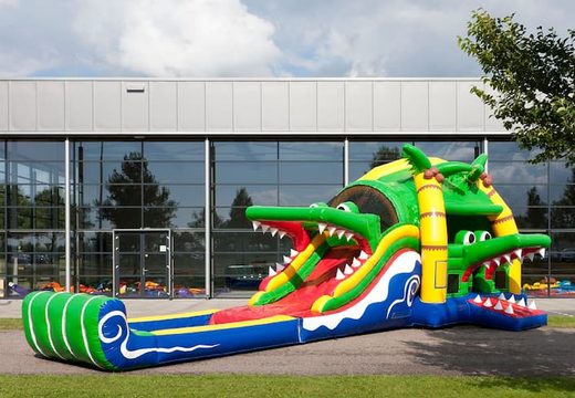 Castelo insuflável com tema de crocodilo, escorregador duplo e piscina infantil para adultos e crianças. Encomende castelos insufláveis ​​online na JB Insufláveis ​​Portugal