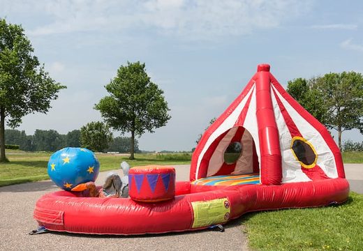 Castelo insuflável Playzone Circus com bolas de plástico e objetos 3D para crianças. Compre castelos insufláveis ​​online na JB Insufláveis Portugal
