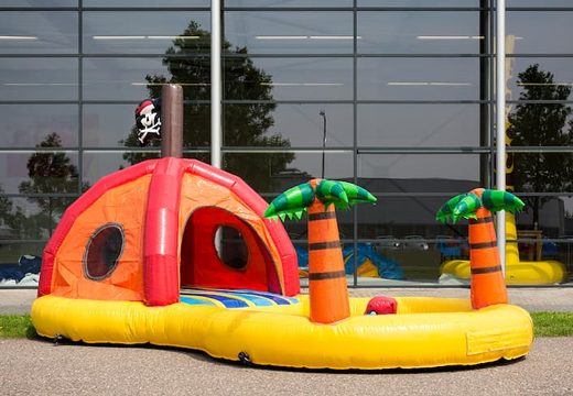 Castelo insuflável pirata Playzone com bolas de plástico e objetos 3D para crianças. Compre castelos insufláveis ​​online na JB Insufláveis Portugal