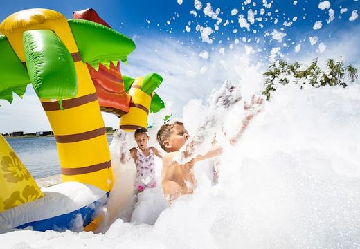 Compre Bubble park Hawaii com uma torneira de espuma para crianças. Encomende castelos insufláveis ​​na JB Insufláveis Portugal