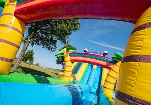 Encomende Drop & Slide Jungle castelo insuflável com escorregadores para crianças. Compre castelos insufláveis ​​online na JB Insufláveis Portugal