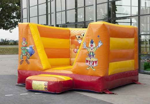 Compre um pequeno castelo insuflável aberto com tema de circo para crianças. Castelos insufláveis ​​disponíveis na JB Insufláveis ​​Portugal online