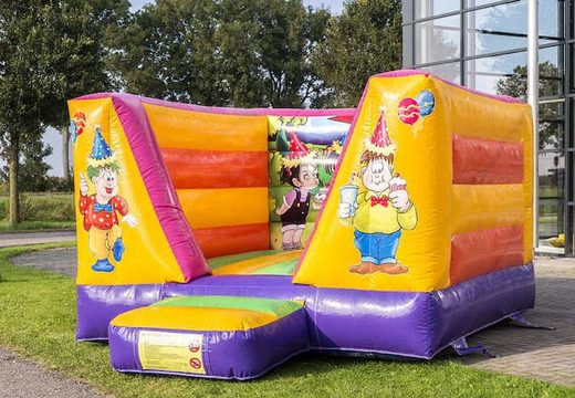 Pequeno castelo inflável colorido insuflável aberto com tema de festa, para as crianças à venda. Visite JB Insufláveis ​​Portugal online