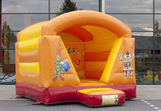 Vende-se um castelo insuflável com mini-telhado com tema de circo para crianças. Compre castelos insufláveis ​​online na JB Insufláveis ​​Portugal