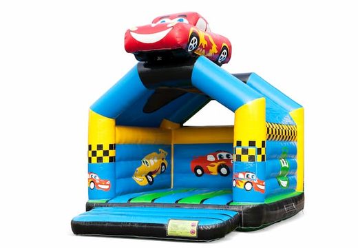 Compre um castelo insuflável padrão exclusivo com um objeto 3D de um carro na parte superior para as crianças. Compre castelos insufláveis ​​online na JB Insufláveis ​​Portugal