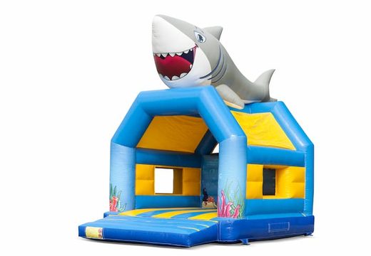 Compre um castelo insuflável padrão exclusivo com um objeto 3D tubarão no topo, para as crianças. Compre castelos insufláveis ​​online na JB Insufláveis ​​Portugal