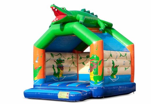Ordene o castelo insuflável de crocodilo padrão com um objeto 3D no topo, para crianças. Compre castelos insufláveis ​​online na JB Insufláveis ​​Portugal