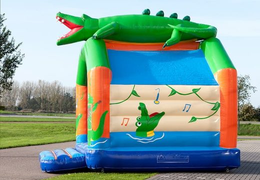 Encomende castelo insuflável ​​padrão exclusivos com um objeto 3D de um crocodilo no topo, para crianças. Compre castelos insufláveis ​​online na JB Insufláveis ​​Portugal