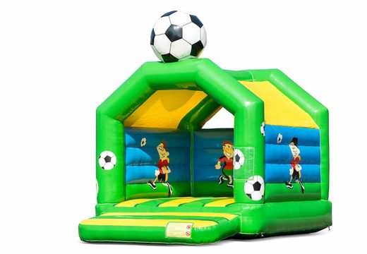 Compre um castelo insuflável padrão em cores marcantes com um grande objeto de futebol 3D no topo, para crianças. Encomende castelos insufláveis ​​online na JB Insufláveis ​​Portugal