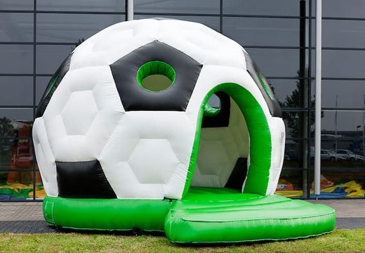 Encomende um castelo insuflável no formato de uma bola de futebol enorme no JB Insufláveis Portugal. Compre castelos insufláveis ​​online na JB Insufláveis ​​Portugal