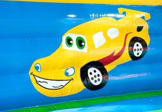 Grande castelo super insuflável coberto no tema do carro com animações alegres para crianças. Encomende castelos insufláveis ​​online na JB Insufláveis ​​Portugal