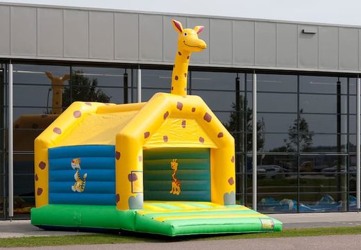 Compre um castelo super insuflável coberto com tema girafa com animações alegres para crianças. Encomende castelos insufláveis ​​online na JB Insufláveis ​​Portugal