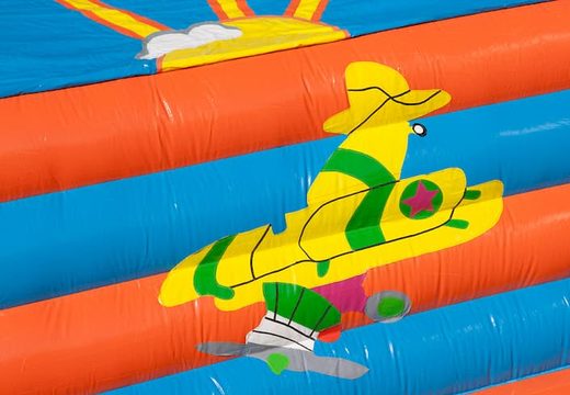 Compre um castelo super insuflável com tema de avião coberto para as crianças. Encomende castelos insufláveis online na JB Insufláveis ​​Portugal