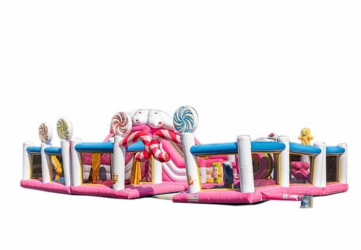Compre um grande castelo insuflável com tema de doces para crianças. Encomende castelos insufláveis ​​online na JB Insufláveis Portugal
