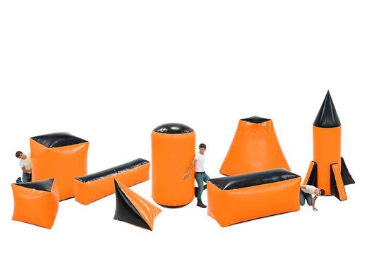 Conjunto de obstáculos de batalha de 8 insufláveis ​​na cor laranja para jovens e idosos. Encomende conjuntos de obstáculos de batalha infláveis ​​agora online na JB Insuflaveis Portugal