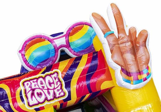Encomende castelo inflável inflável com slide no tema hippie com muitas cores para crianças