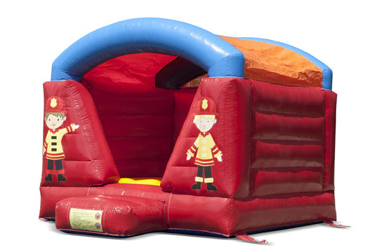 Compre um castelo inflável coberto de vermelho com um tema de bombeiros para crianças