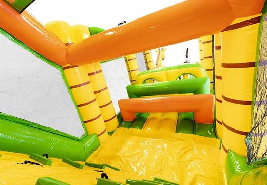 Encomende uma grande pista de obstáculos de almofada de ar no tema safari com animais 3d para crianças