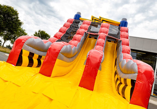Encomende um grande escorregador duplo vermelho e amarelo inflável para as crianças brincarem